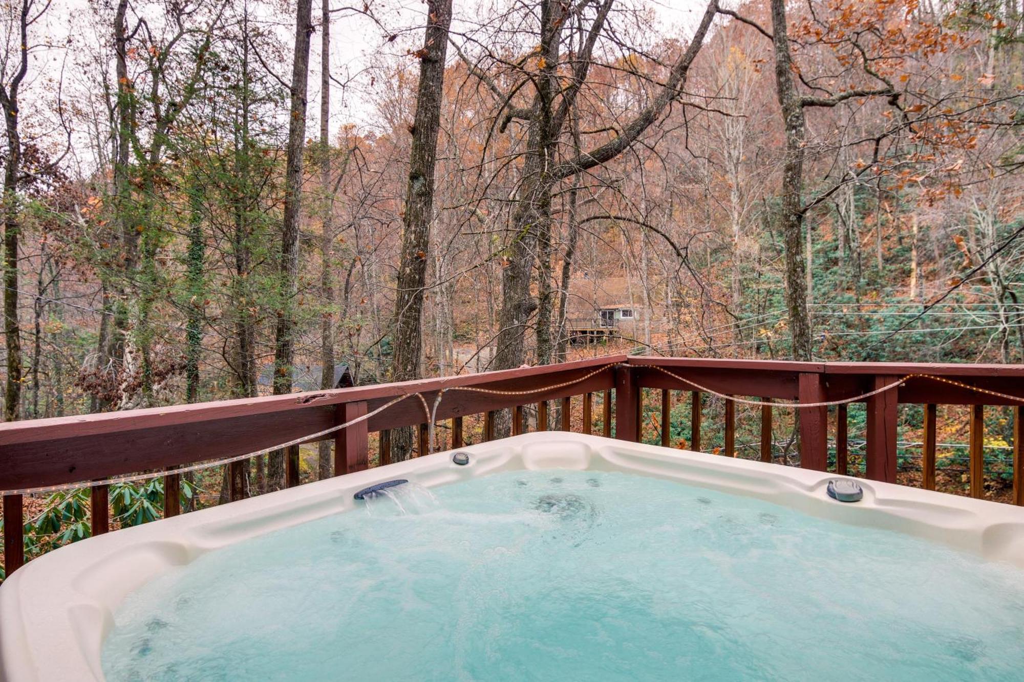 Ferienhaus A-frame With Hot Tub Near Parkway