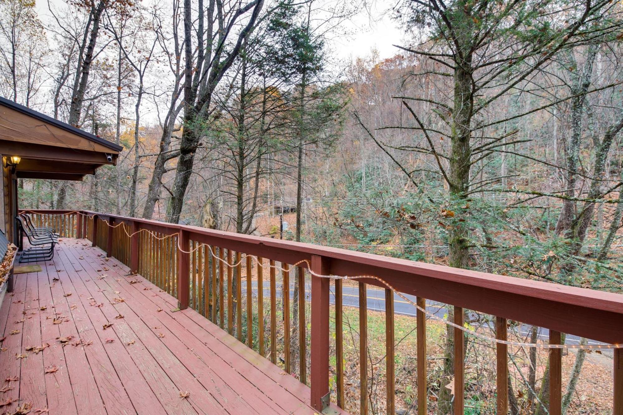 A-frame With Hot Tub Near Parkway Ferienhaus Gatlinburg