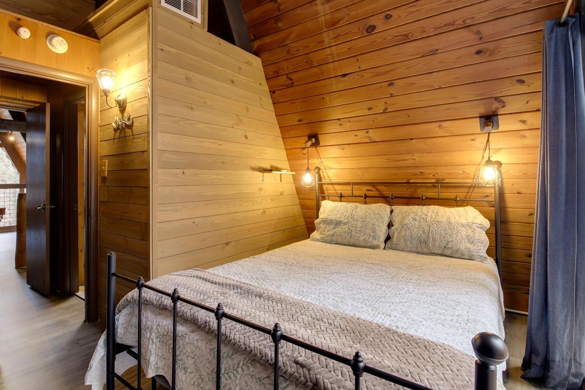 A-frame With Hot Tub Near Parkway Hébergement de vacances Gatlinburg